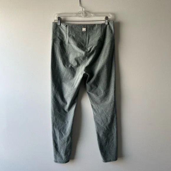 Vuori pale green athletic leggings - Picture 4 of 4